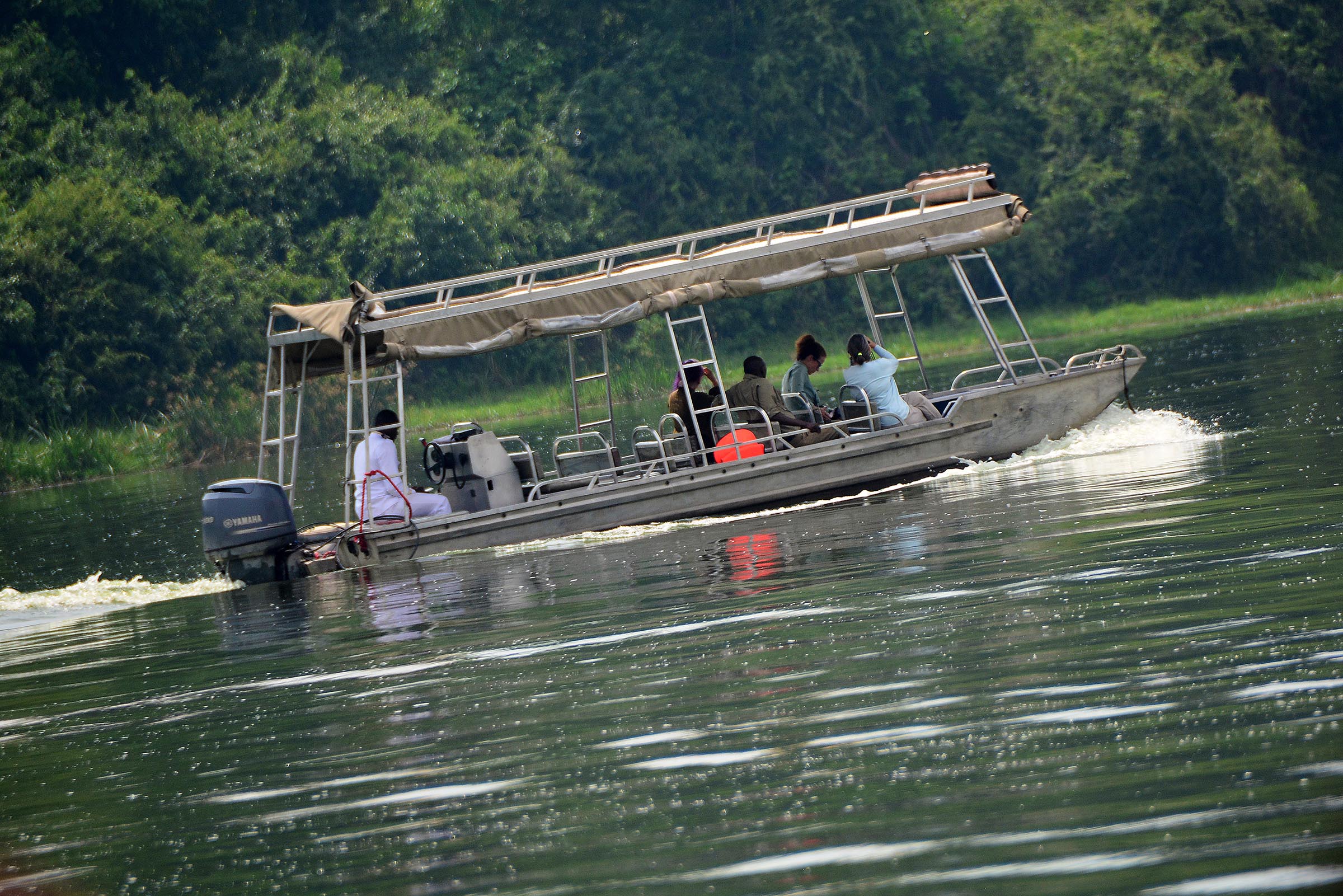 Boottocht op het Kazinga Channel in Queen Elisabeth National Park, Oeganda met LAZY LION SAFARIS