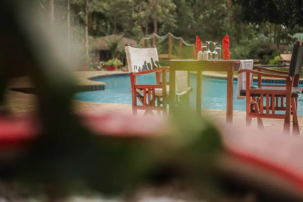 Mtone River Lodge in Arusha, Tanzania met LAZY LION SAFARIS