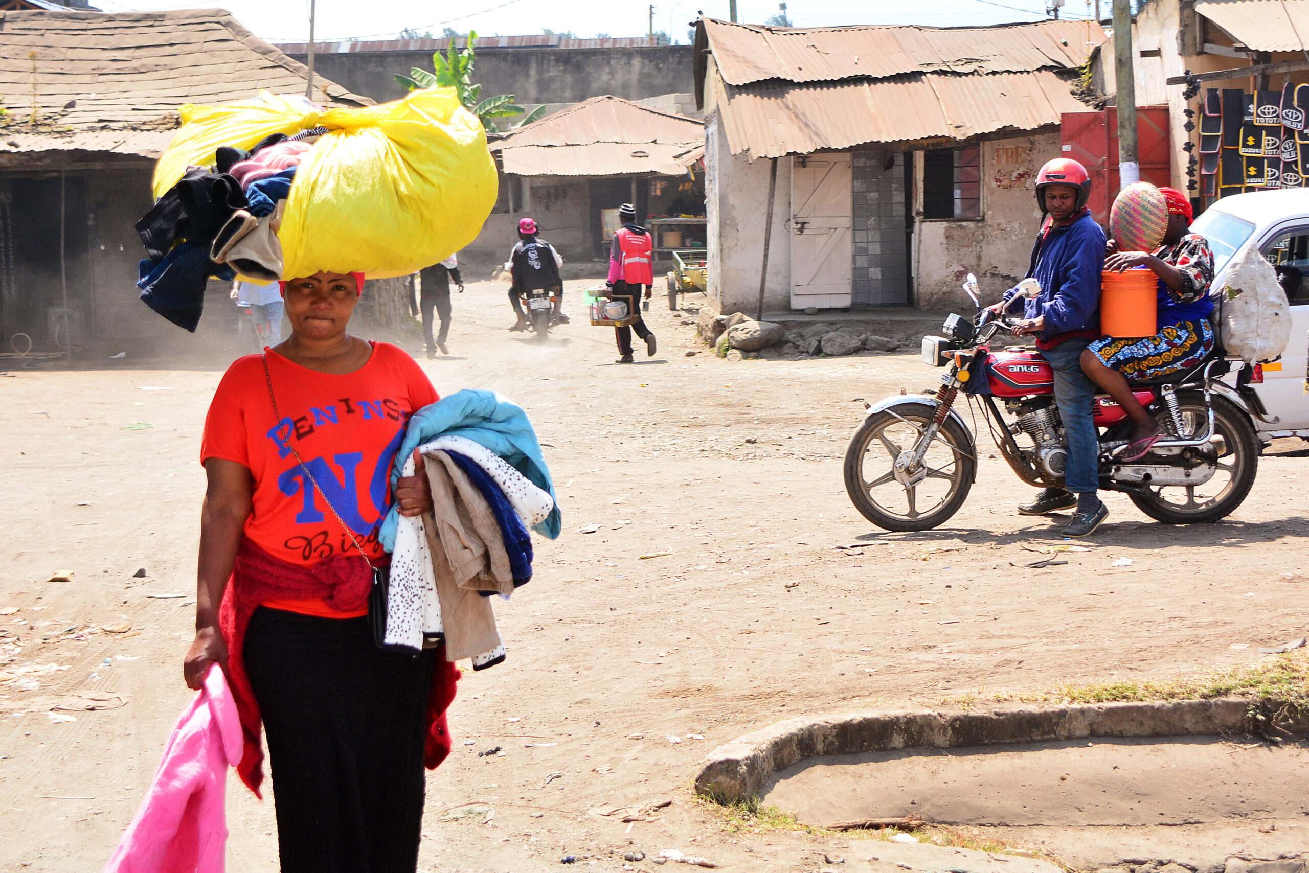 arusha-tanzania-lazy-lion-safaris