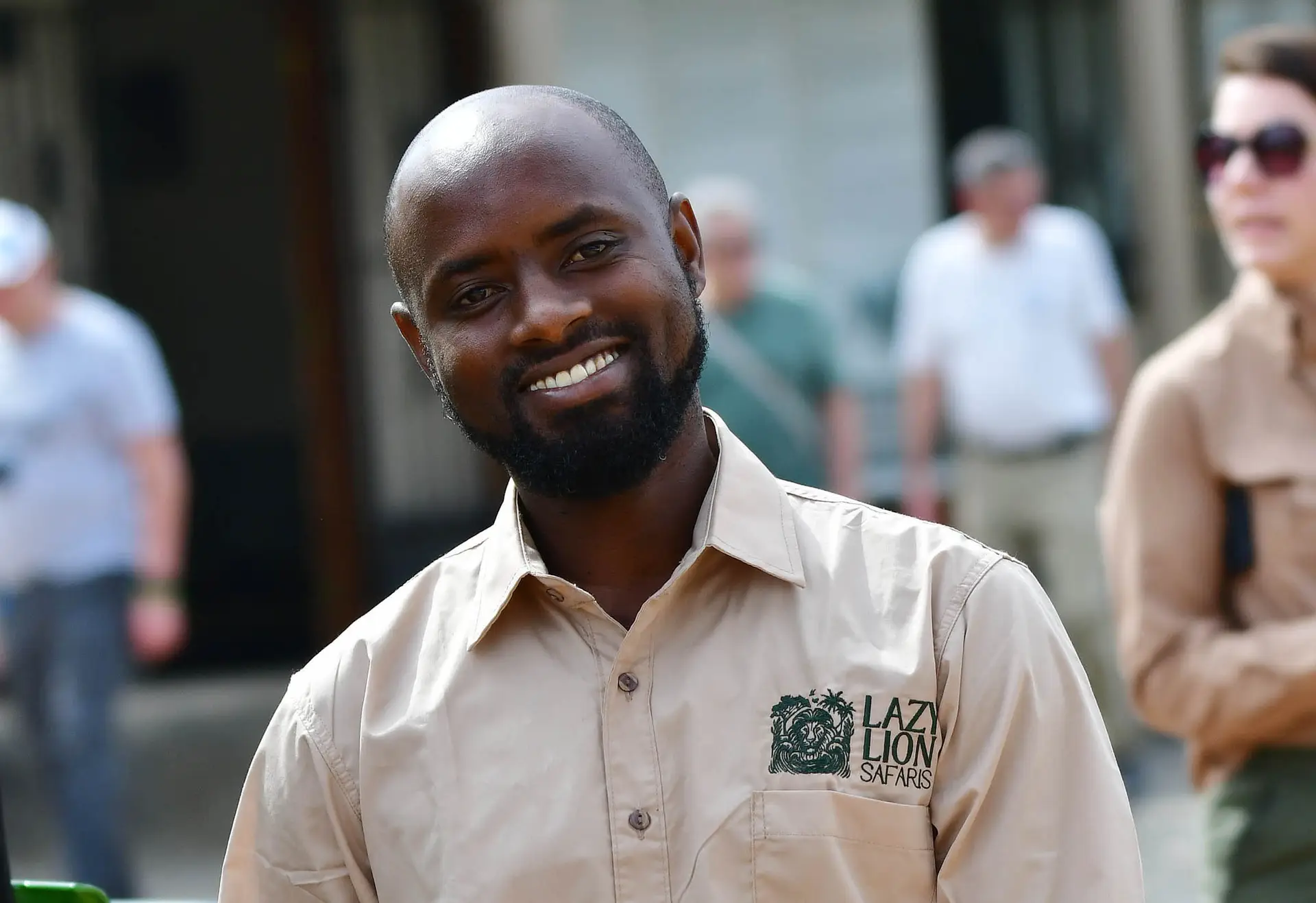 Elisante, driver guide bij LAZY LION SAFARIS